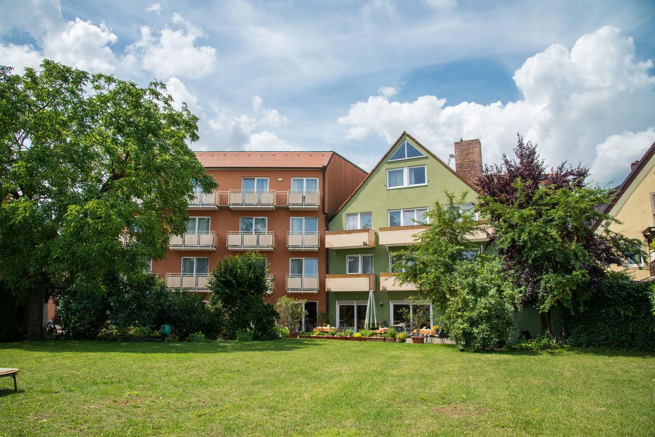 Rose Hotel