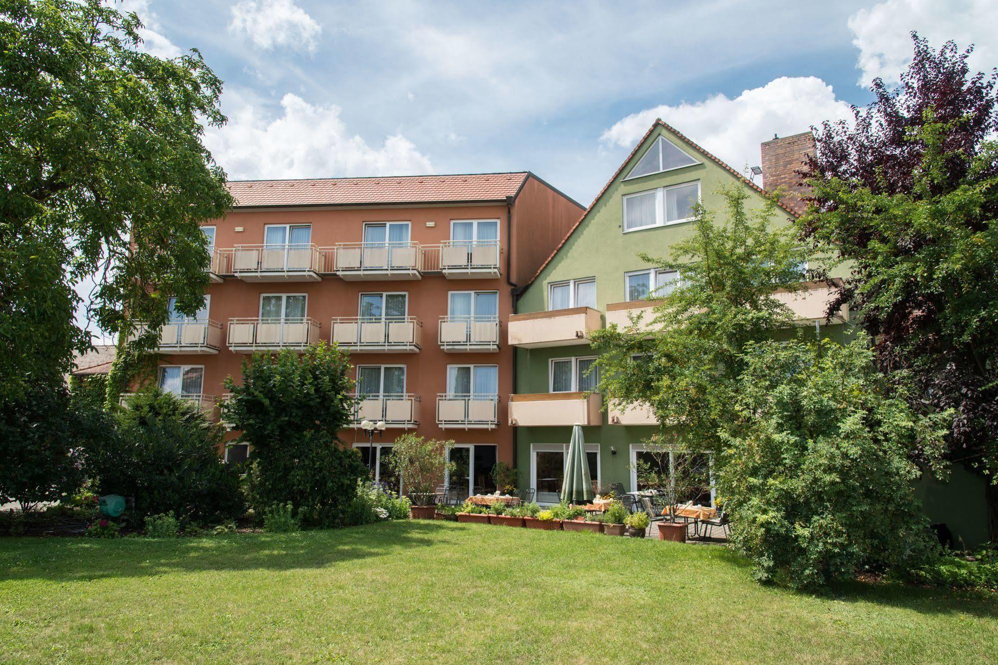 Rose Hotel 3*